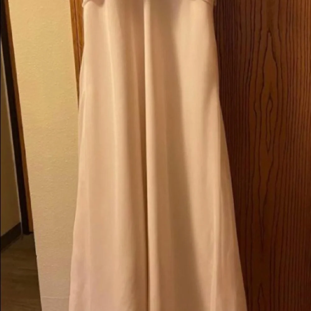 Beautiful halter top wedding dress - Picture 6 of 13